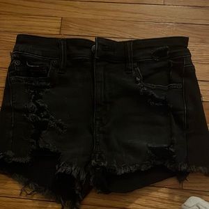 AMERICAN EAGLE RIPPED JEAN SHORTS